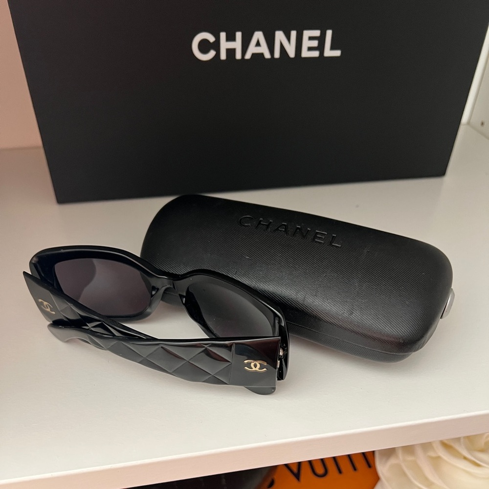 CHANEL Black Quilted Temple Rectangular Sunglasses - image 6